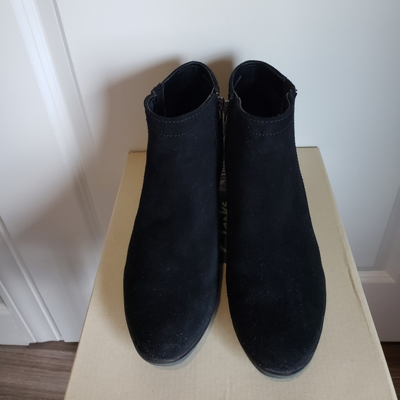 Blondo Black Bootie - Picture 2 of 5